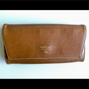 MATT + NAT VERA WALLET